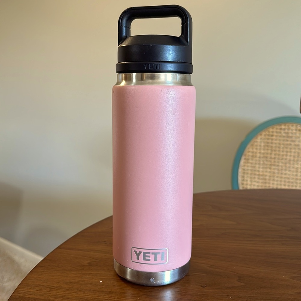 Yeti Rambler 26oz with chug cap Sandstone Pink